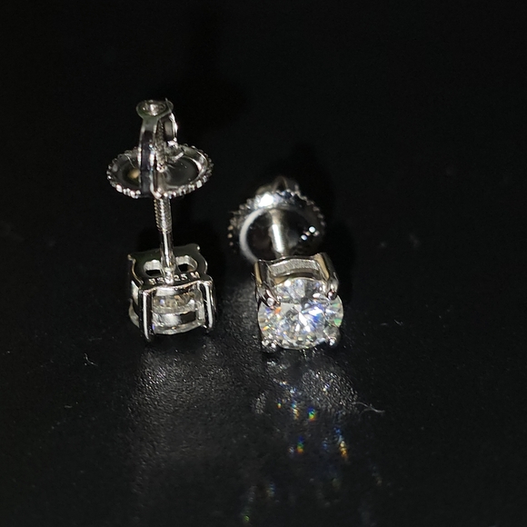 ✨ 1.00 CTW Moissanite Stud Earrings | S925 Sterling Silver | VVS D Color | Screw - Picture 1 of 3